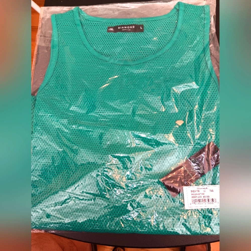 Diamond Supply Co. Women's Green Mesh Top. Size Large